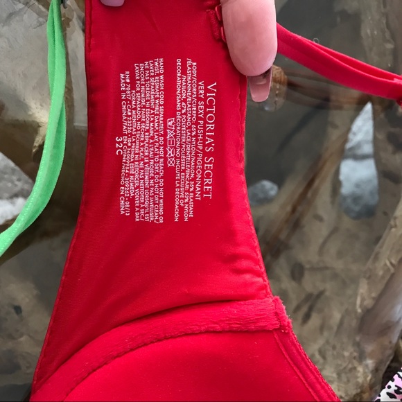 Victoria’s Secret bras 32C - Picture 4 of 5